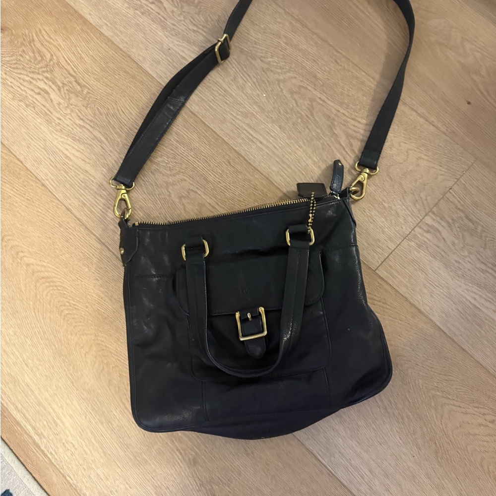 Elegant Black Leather Shoulder Bag